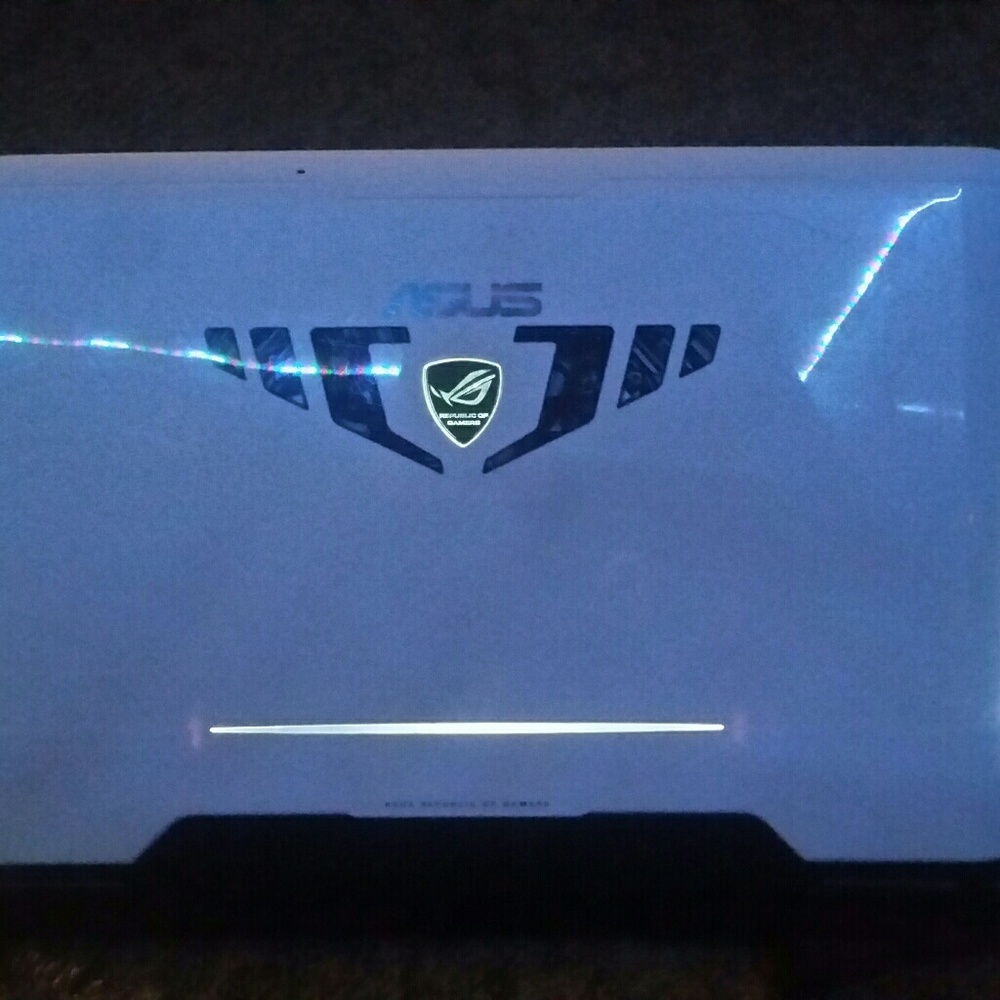 ASUS Gaming Labtop - Picture 5 of 8